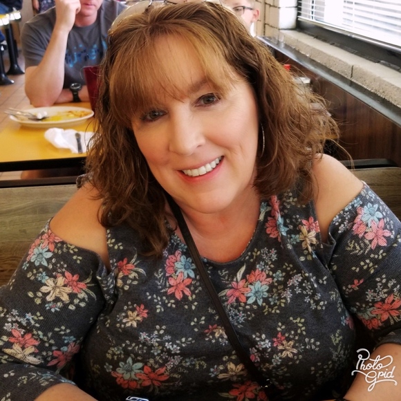 Meet your Seller, Lori - Picture 1 of 7